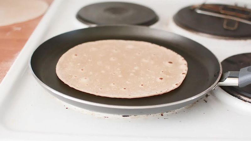 Image of the recipe cooking step-4-3 for Roti Recipe - How to Make Roti/Chapati