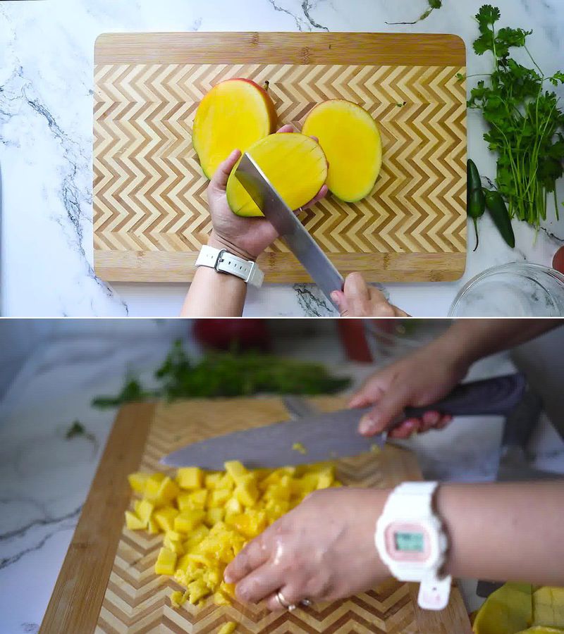 Image of the recipe cooking step-1-1 for Mango Salsa