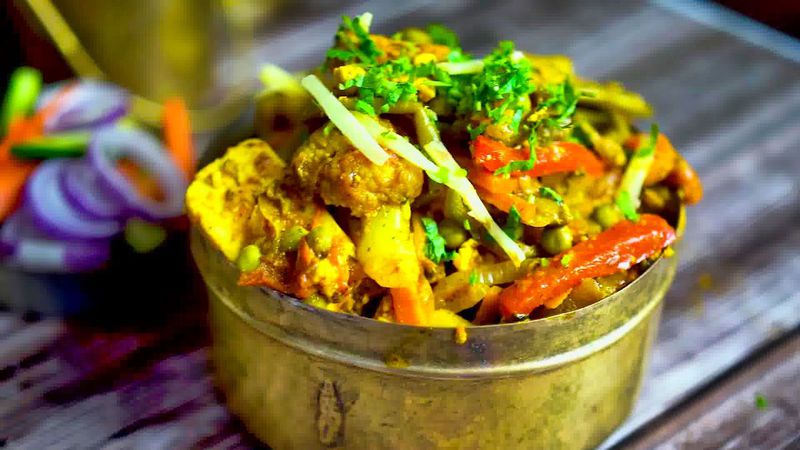 Image of the recipe cooking step-1-17 for Vegetable Jalfrezi